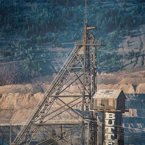 Home 5 Illustration of old Butte oil rig