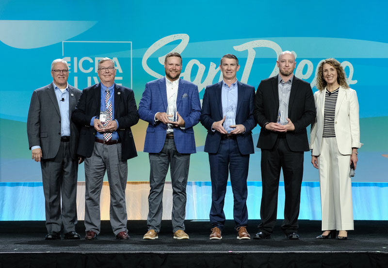 Bank of Bozeman receiving award from ICBA leaders